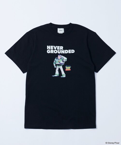 WHO'S WHO gallery（フーズフーギャラリー）の「トイ・ストーリー / TEE /  BUZZ（Tシャツ/カットソー・レディース・ホワイト/ブラック・SMALL/MEDIUM）」の2枚目の写真