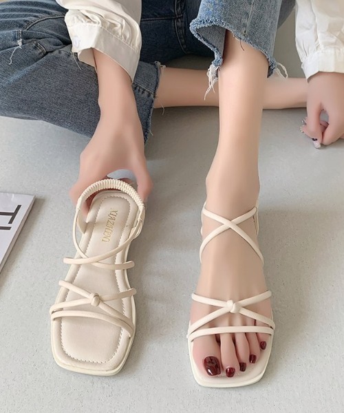 yuue' ( wear )(ユーイ)の「クロスストラップサンダル(サンダル・レディース・アイボリー/ブラック・23.5cm/24.5cm)」の4枚目の写真