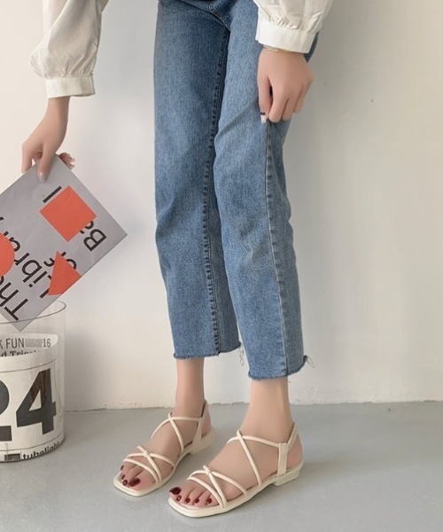 yuue' ( wear )(ユーイ)の「クロスストラップサンダル(サンダル・レディース・アイボリー/ブラック・23.5cm/24.5cm)」の5枚目の写真