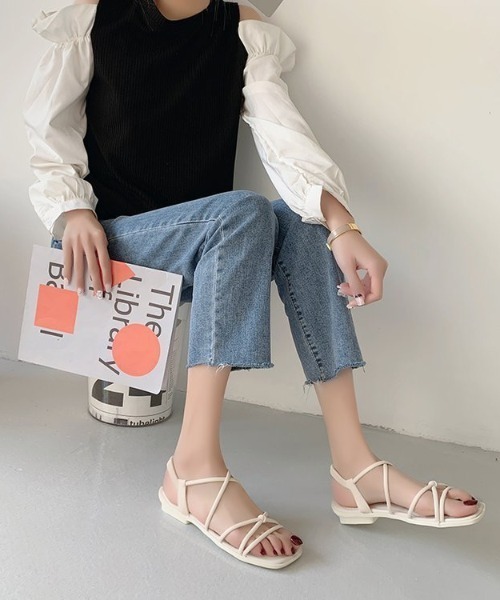 yuue' ( wear )(ユーイ)の「クロスストラップサンダル(サンダル・レディース・アイボリー/ブラック・23.5cm/24.5cm)」の6枚目の写真