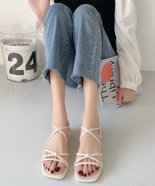 yuue' ( wear )(ユーイ)の「クロスストラップサンダル(サンダル・レディース・アイボリー/ブラック・23.5cm/24.5cm)」の7枚目の写真
