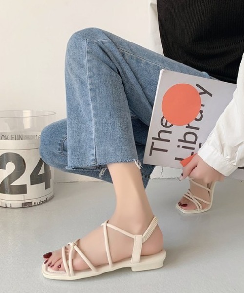 yuue' ( wear )(ユーイ)の「クロスストラップサンダル(サンダル・レディース・アイボリー/ブラック・23.5cm/24.5cm)」の8枚目の写真