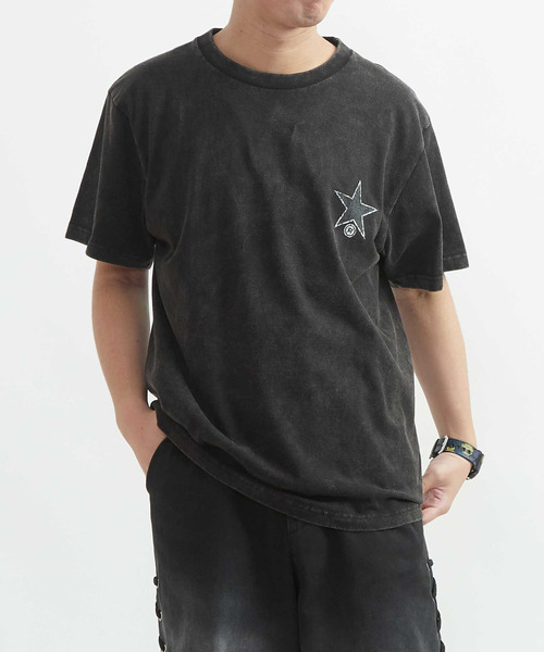 CONVERSE（コンバース）の「FLOWER BACK PRINT T-SHIRT（Tシャツ/カットソー・レディース・ホワイト/ブラック/サックスブルー・MEDIUM/SMALL）」の2枚目の写真