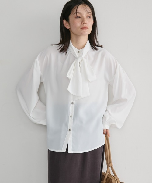 Doux archives(ドゥアルシーヴ)の「【26AW EC先行予約】2WAYボウタイブラウス(シャツ/ブラウス・レディース・オフホワイト/モカ/ホワイト×ブラック・FREE)」の2枚目の写真