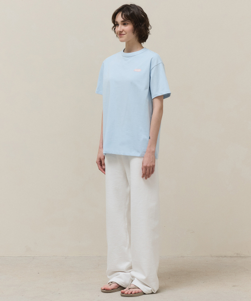 MTTIRE(マティレ)の「Stichi Logo T-shirt / Sky Blue(Tシャツ/カットソー・レディース・その他・LARGE/X-LARGE/SMALL/MEDIUM)」の4枚目の写真