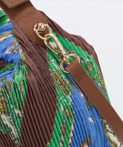 TREASURE TOPKAPI(トレジャートプカピ)の「【TREASURE TOPKAPI】Plie(プリエ) プリーツスカーフドレープ ミニショルダーバッグ(ショルダーバッグ・レディース・ダークブラウン/ブラック/コーラル・FREE)」の21枚目の写真
