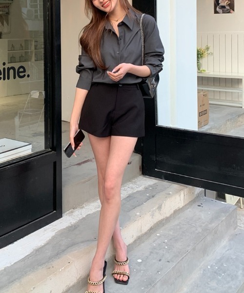 LUCPY（ラクピー）の「ベーシックルーズシルエットシャツ（シャツ/ブラウス・レディース・ダークグレー/ブラック・SMALL/LARGE/MEDIUM）」の3枚目の写真