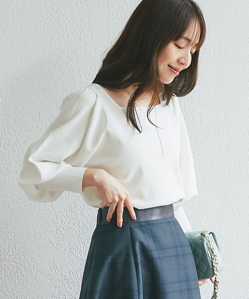 La boutique BonBon(ラブティックボンボン)の「【オフィス&デート】スクエアネックボリュームスリーブニット(ニット/セーター・レディース・ブラック/ホワイト/バイオレット/ピンク・FREE)」の6枚目の写真