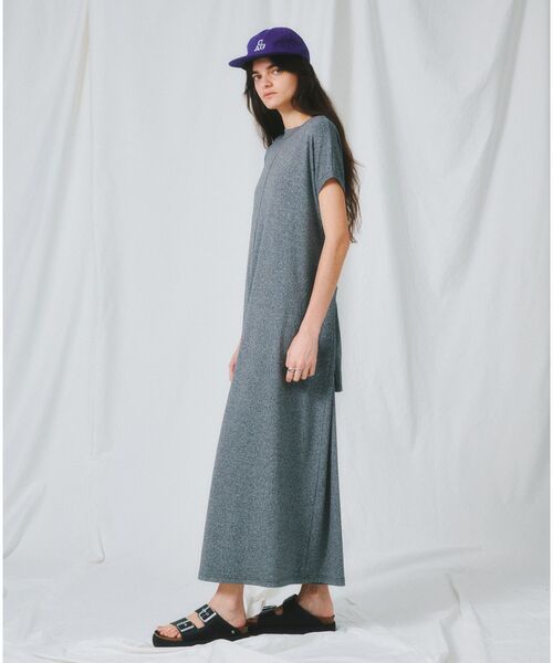 GARAGE OF GOOD CLOTHING(ガレージオブグッドクロージング)の「【日本製】ネックスラッシュ2wayカットドレス(ワンピース・レディース・グレー/ブラック・FREE)」の3枚目の写真