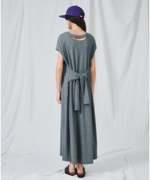 GARAGE OF GOOD CLOTHING(ガレージオブグッドクロージング)の「【日本製】ネックスラッシュ2wayカットドレス(ワンピース・レディース・グレー/ブラック・FREE)」の4枚目の写真