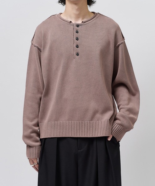 Lui's(ルイス)の「ストーンウォッシュヘンリーネックニット(ニット/セーター・メンズ・ブラック/ネイビー/グレー・M/S)」の2枚目の写真
