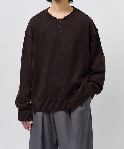 Lui's(ルイス)の「ストーンウォッシュヘンリーネックニット(ニット/セーター・メンズ・ブラック/ネイビー/グレー・M/S)」の1枚目の写真