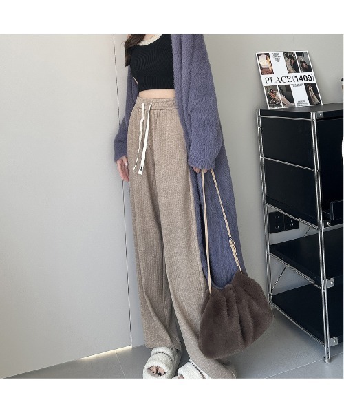 Carpe Diem(カルペディエム)の「裏起毛リブワイドパンツ(その他パンツ・レディース・グレー/ブラック/オフホワイト/グレイッシュベージュ・M/L)」の4枚目の写真