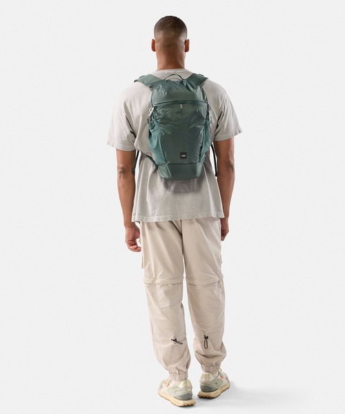 Matador(マタドール)の「Matador/マタドール 18L Packable Backpack/18L パッカブル バックパック(バックパック/リュック・メンズ・ワインレッド/ダークグリーン/ブラック・FREE)」の7枚目の写真