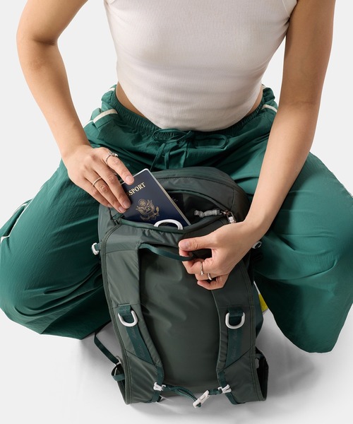 Matador(マタドール)の「Matador/マタドール 18L Packable Backpack/18L パッカブル バックパック(バックパック/リュック・メンズ・ワインレッド/ダークグリーン/ブラック・FREE)」の10枚目の写真