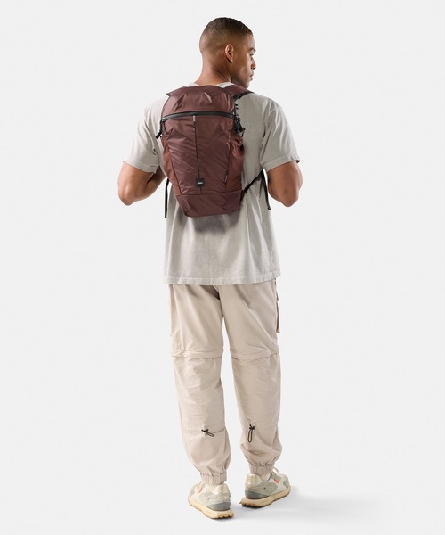 Matador(マタドール)の「Matador/マタドール 18L Packable Backpack/18L パッカブル バックパック(バックパック/リュック・メンズ・ワインレッド/ダークグリーン/ブラック・FREE)」の12枚目の写真