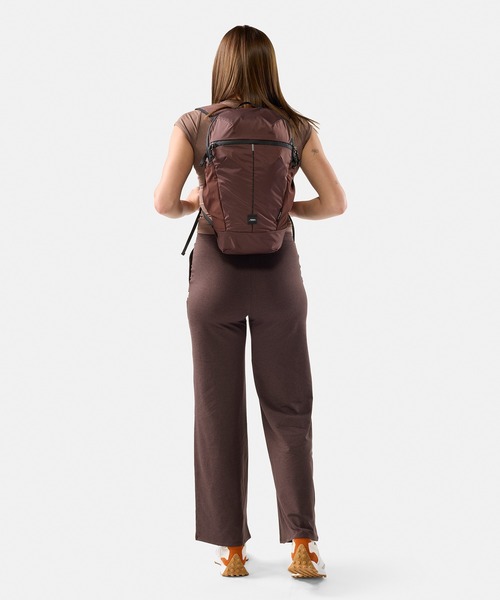 Matador(マタドール)の「Matador/マタドール 18L Packable Backpack/18L パッカブル バックパック(バックパック/リュック・メンズ・ワインレッド/ダークグリーン/ブラック・FREE)」の5枚目の写真