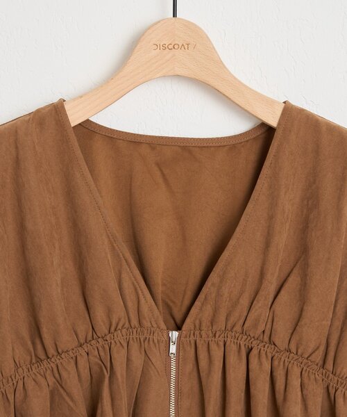 DISCOAT(ディスコート)の「【WEB限定】ZIPシャーリングノースリブラウス(シャツ/ブラウス・レディース・キャメル/モカ/ブラック・FREE)」の16枚目の写真