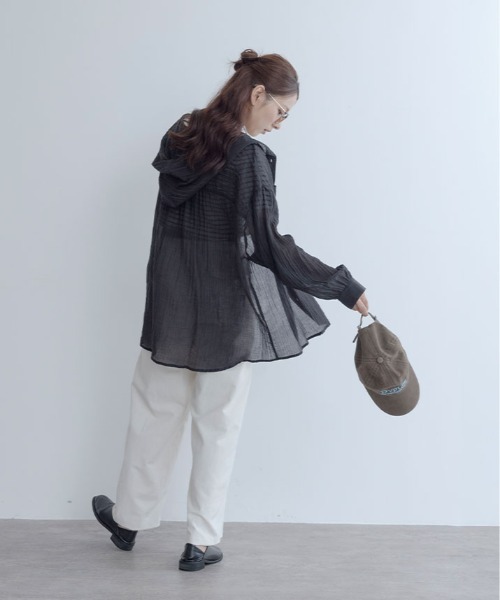 maviru(マヴィル)の「フード付き シアー ブラウス トップス(シャツ/ブラウス・レディース・ブルー/グレイッシュベージュ/ホワイト/ブラック・FREE)」の22枚目の写真