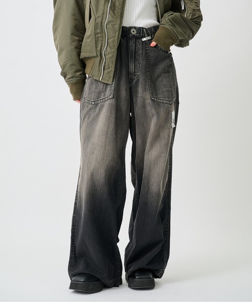 Maison MIHARA YASUHIRO(メゾンミハラヤスヒロ)の「【Maison MIHARA YASUHIRO/メゾンミハラヤスヒロ】Light Denim Wide Pants/ライトデニムワイドパンツ(デニムパンツ・レディース・ブラック/ダークインディゴブルー・38/36)」の2枚目の写真