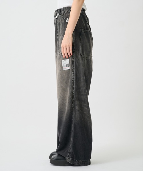 Maison MIHARA YASUHIRO(メゾンミハラヤスヒロ)の「【Maison MIHARA YASUHIRO/メゾンミハラヤスヒロ】Light Denim Wide Pants/ライトデニムワイドパンツ(デニムパンツ・レディース・ブラック/ダークインディゴブルー・38/36)」の6枚目の写真