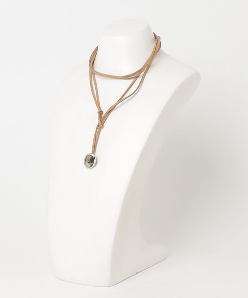 ROSE BUD（ローズバッド）の「STONE LEATHER CODE NECKLACE（ネックレス・レディース・ブラウン/イエロー・ONE SIZE）」の7枚目の写真