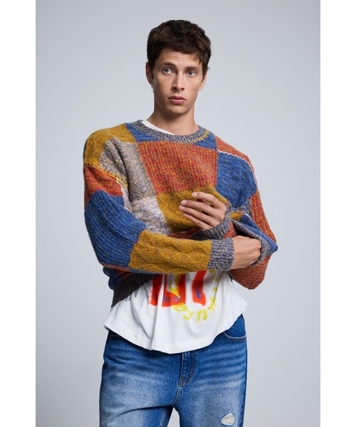 Desigual(デシグアル)の「マルチカラー パッチワーク厚手ニット|Desigual 2026秋冬新作(ニット/セーター・メンズ・オレンジ・S/M)」の2枚目の写真
