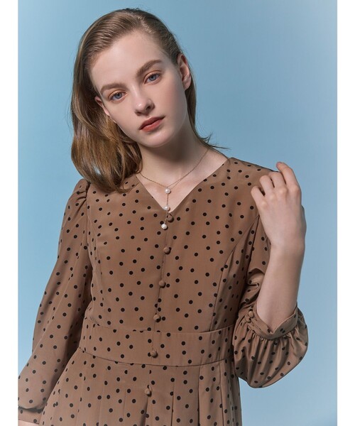 TOCCA(トッカ)の「TWILIGHT DOTS ドレス(ワンピース・レディース・ネイビー系5・00/0/2/4/6)」の2枚目の写真