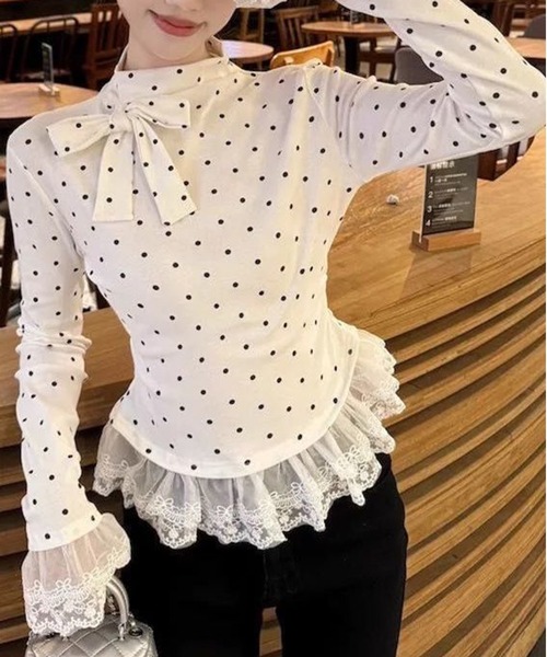 AsheKsha(アシクシャ)の「水玉模様リボンハーフハイネック レースフリルロングスリーブトップス レディース(Tシャツ/カットソー・レディース・ホワイト・M)」の1枚目の写真