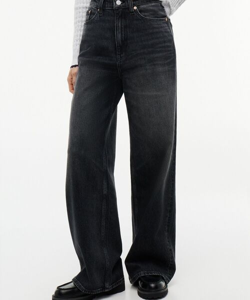 tommy jeans(トミー ジーンズ)の「ハイウエストワイドデニム(デニムパンツ・レディース・ブラック・27inch/26inch)」の1枚目の写真