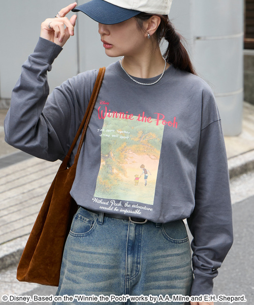 Disney(ディズニー)の「【別注】Disney / くまのプーさん / ヴィンテージフォトプリントロンT(Tシャツ/カットソー・レディース・ダークブラウン/アイボリー/ブラック系/オートミール/スミクロ・M/L)」の3枚目の写真