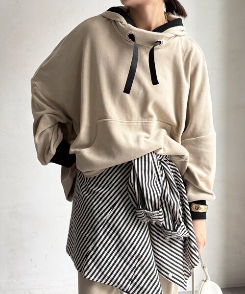 DouDou（ドゥドゥ）の「【WEB限定/セットアップ可能】フリースフーディー（Tシャツ/カットソー・レディース・グレイッシュベージュ/ホワイト系その他・FREE）」の2枚目の写真