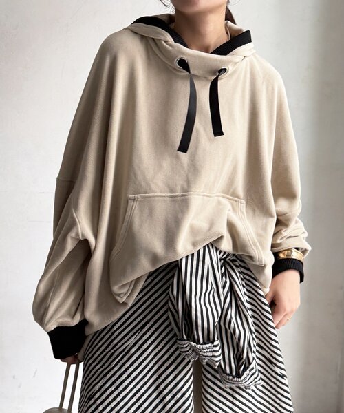 DouDou（ドゥドゥ）の「【WEB限定/セットアップ可能】フリースフーディー（Tシャツ/カットソー・レディース・グレイッシュベージュ/ホワイト系その他・FREE）」の8枚目の写真