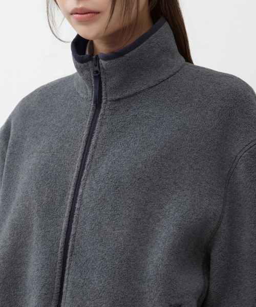 MUSINSA STANDARD WOMAN（ムシンサスタンダードウーマン）の「ウィメンズポーラフリースハイネックジャケット[グレー]（その他アウター・レディース・その他・LARGE/SMALL/MEDIUM/X-SMALL）」の4枚目の写真