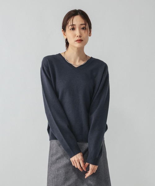 GLOBAL WORK(グローバルワーク)の「カシミヤタッチVネックプルオーバー/ 758522PO(ニット/セーター・レディース・マスタード/ライトグレー/ライトピンク/ホワイト/ネイビー・SMALL/LARGE/MEDIUM/X-SMALL/X-LARGE)」の11枚目の写真