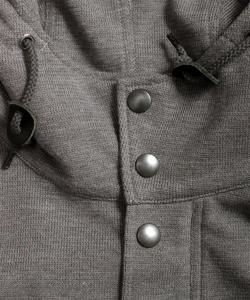 ESSENTIAL GARMENT MEN'S BIGI（エッセンシャルガーメントメンズビギ）の「ショート丈ボリュームネックパーカー/サーフニットダブルフェイス（モッズコート・メンズ・グレー/ブルー・S/SS/L/M）」の11枚目の写真