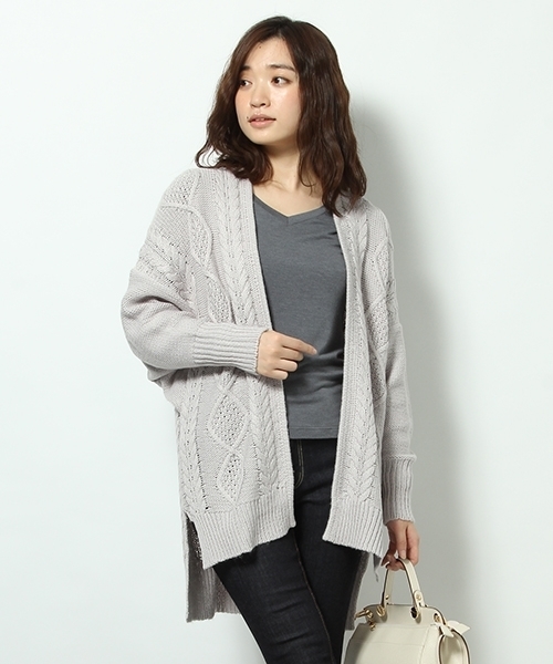 Andemiu（アンデミュウ）の「ケーブルニットカーディガン736718（カーディガン/ボレロ・レディース・ライトグレー/アイボリー/カーキ・FREE）」の2枚目の写真
