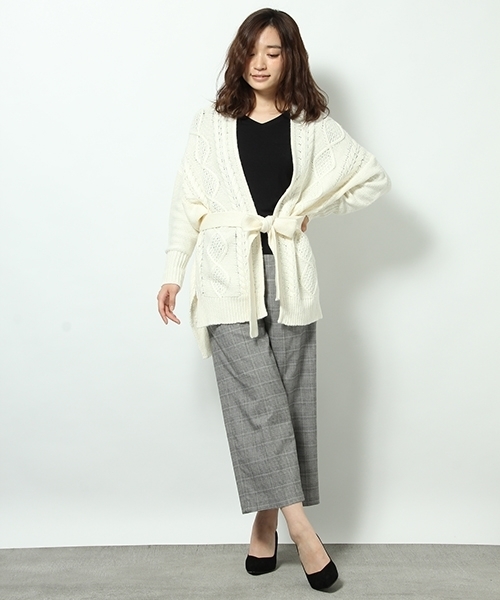 Andemiu（アンデミュウ）の「ケーブルニットカーディガン736718（カーディガン/ボレロ・レディース・ライトグレー/アイボリー/カーキ・FREE）」の15枚目の写真