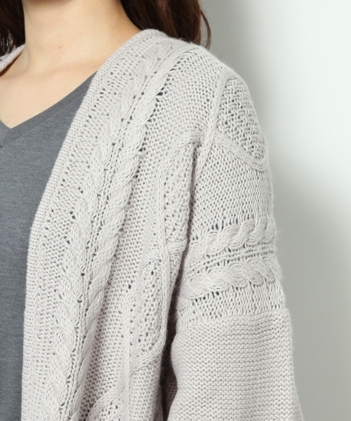 Andemiu（アンデミュウ）の「ケーブルニットカーディガン736718（カーディガン/ボレロ・レディース・ライトグレー/アイボリー/カーキ・FREE）」の10枚目の写真