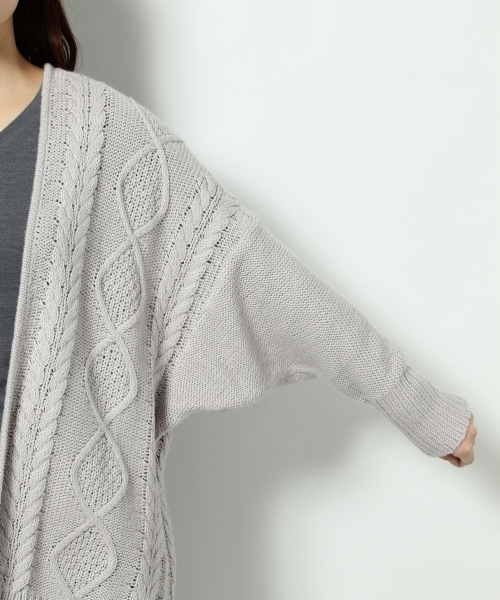 Andemiu（アンデミュウ）の「ケーブルニットカーディガン736718（カーディガン/ボレロ・レディース・ライトグレー/アイボリー/カーキ・FREE）」の4枚目の写真
