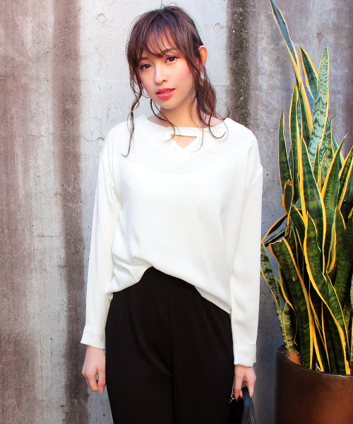 Chille チル の 胸三角あきジョーゼットトップ Tシャツ カットソー Wear