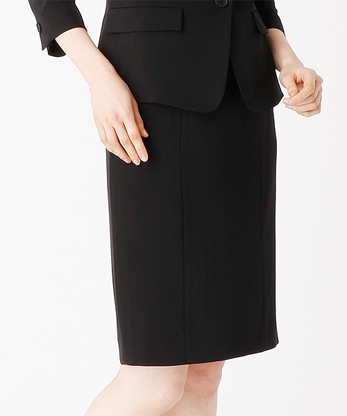 新品未使用タグ付　COMME CA ISMコムサイズム　ブラックスーツ　スカート COMME CA ISM（コムサイズム）の「タイトスカート（スーツスカート