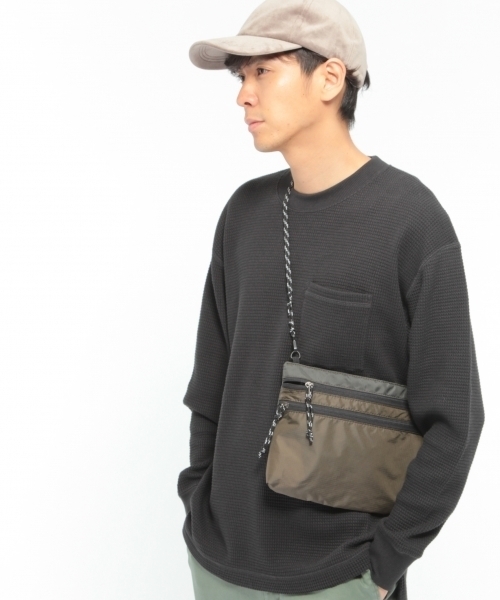 LAKOLE（ラコレ）の「サコッシュバッグ / LAKOLE（ショルダーバッグ・メンズ・ブラック/ネイビー/レッド/カーキ/マスタード/サックスブルー・FREE）」の3枚目の写真