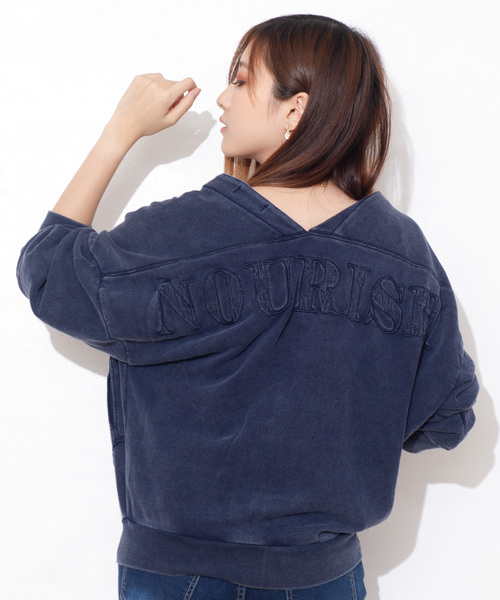 ROGER AND RAW(ロジャーアンドロウ)の「Roger&Raw / V BackロゴZIPカーデ(カーディガン/ボレロ・レディース・ブラック/ブルー/ライトブラウン・M)」の3枚目の写真