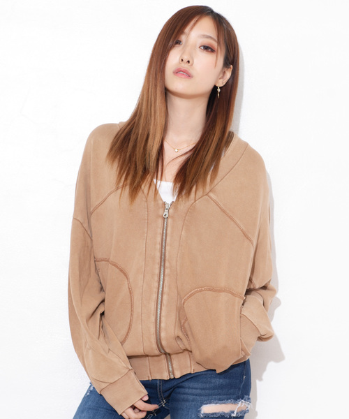 ROGER AND RAW(ロジャーアンドロウ)の「Roger&Raw / V BackロゴZIPカーデ(カーディガン/ボレロ・レディース・ブラック/ブルー/ライトブラウン・M)」の2枚目の写真