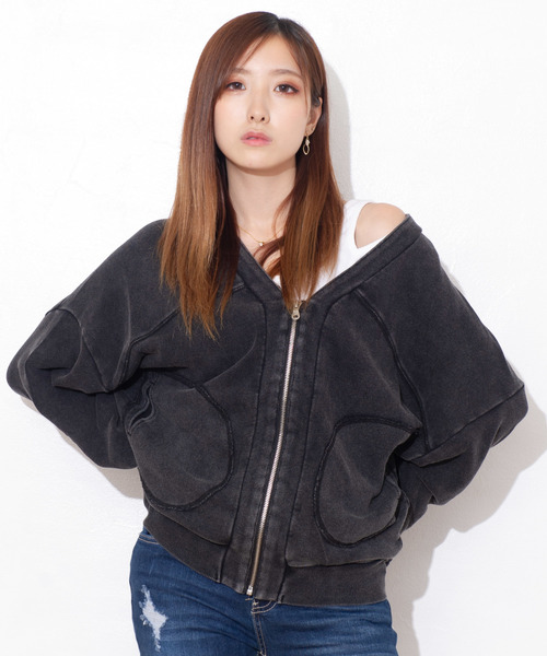 ROGER AND RAW(ロジャーアンドロウ)の「Roger&Raw / V BackロゴZIPカーデ(カーディガン/ボレロ・レディース・ブラック/ブルー/ライトブラウン・M)」の1枚目の写真