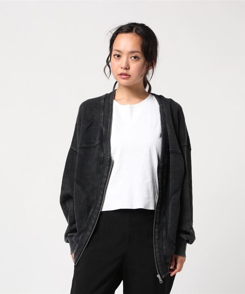 ROGER AND RAW(ロジャーアンドロウ)の「Roger&Raw / V BackロゴZIPカーデ(カーディガン/ボレロ・レディース・ブラック/ブルー/ライトブラウン・M)」の4枚目の写真