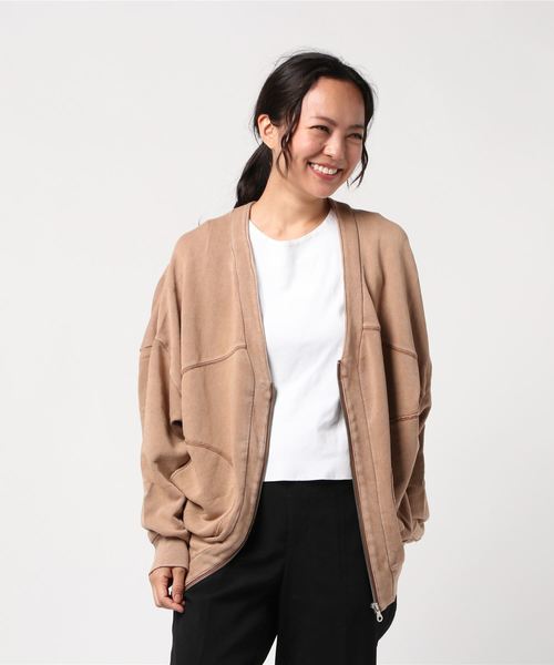 ROGER AND RAW(ロジャーアンドロウ)の「Roger&Raw / V BackロゴZIPカーデ(カーディガン/ボレロ・レディース・ブラック/ブルー/ライトブラウン・M)」の5枚目の写真