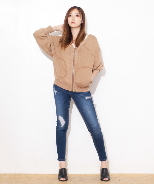 ROGER AND RAW(ロジャーアンドロウ)の「Roger&Raw / V BackロゴZIPカーデ(カーディガン/ボレロ・レディース・ブラック/ブルー/ライトブラウン・M)」の18枚目の写真