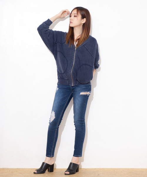 ROGER AND RAW(ロジャーアンドロウ)の「Roger&Raw / V BackロゴZIPカーデ(カーディガン/ボレロ・レディース・ブラック/ブルー/ライトブラウン・M)」の21枚目の写真